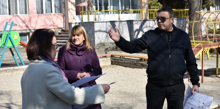 Кметът Камбитов огледа детска градина „Вечерница” преди ремонта й